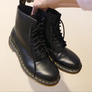dr. martens 1460 boots